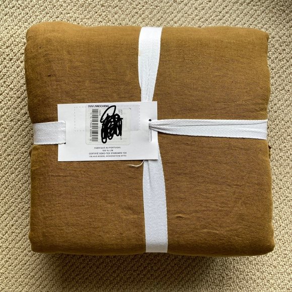 PARACHUTE Luxury Linen Bedding: King/ Cal King Duvet Cover in Ochre (Seasonal) - Picture 9 of 10